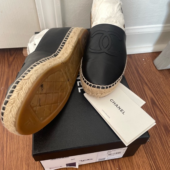 Chanel Black Leather Espadrilles with Iconic CC Logo - Picture 3 of 5